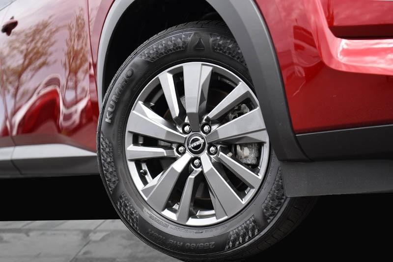 Nissan Pathfinder Vehicle Image 03