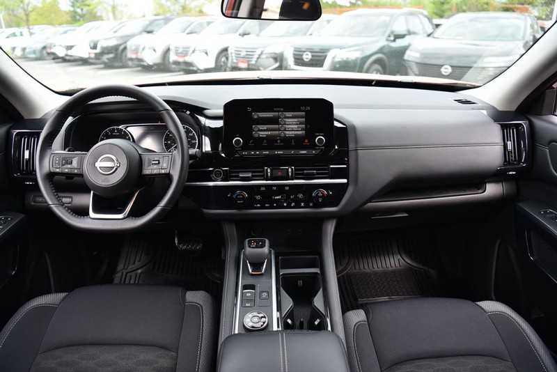 Nissan Pathfinder Vehicle Image 08