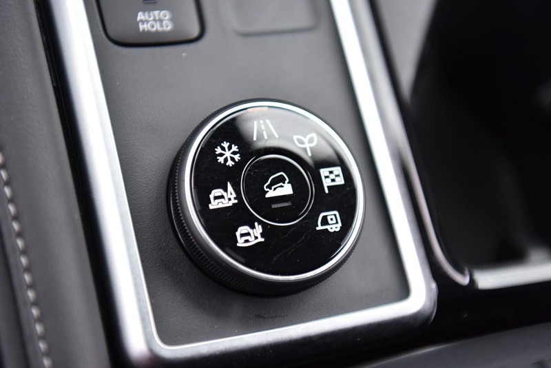 Nissan Pathfinder Vehicle Image 16