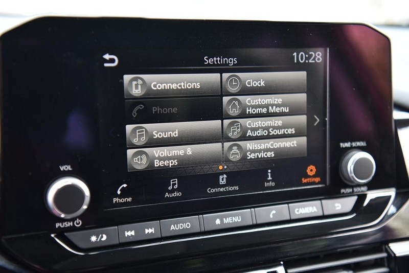 Nissan Pathfinder Vehicle Image 17