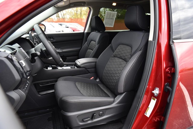 Nissan Pathfinder Vehicle Image 20