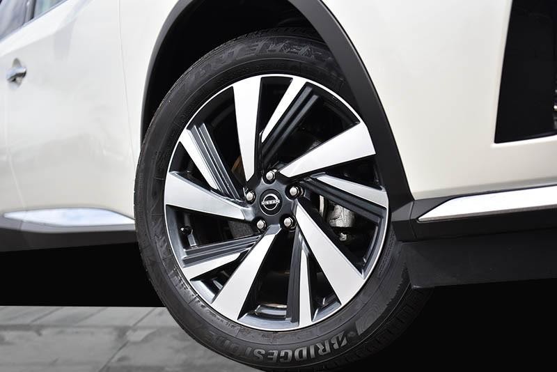 Nissan Murano Vehicle Image 03