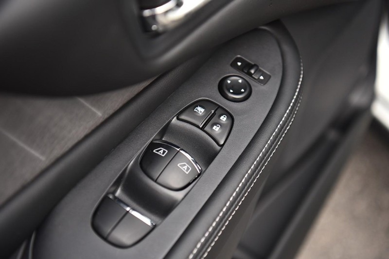 Nissan Murano Vehicle Image 09