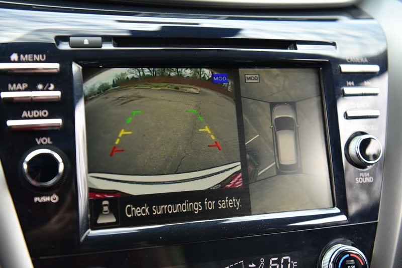 Nissan Murano Vehicle Image 15