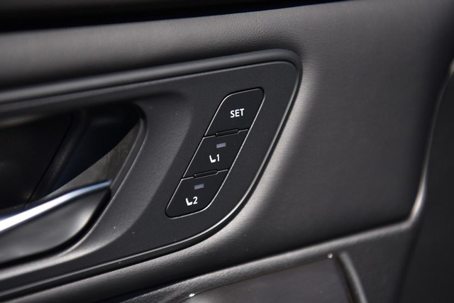 Nissan Rogue Vehicle Image 10