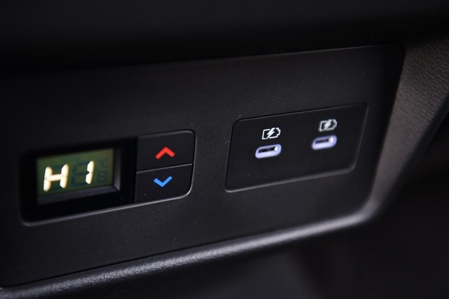 Nissan Rogue Vehicle Image 25