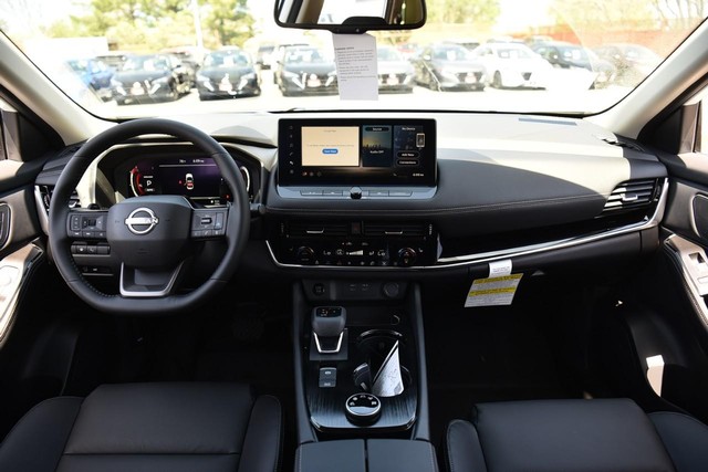Nissan Rogue Vehicle Image 08