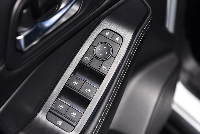 Nissan Rogue Vehicle Image 09