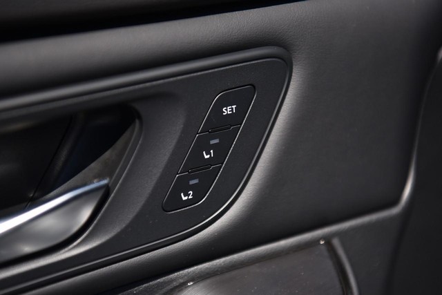 Nissan Rogue Vehicle Image 10