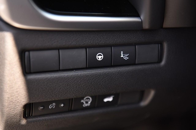 Nissan Rogue Vehicle Image 12