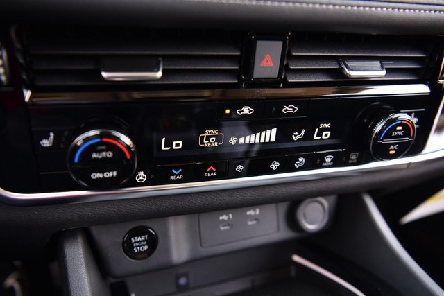 Nissan Rogue Vehicle Image 16