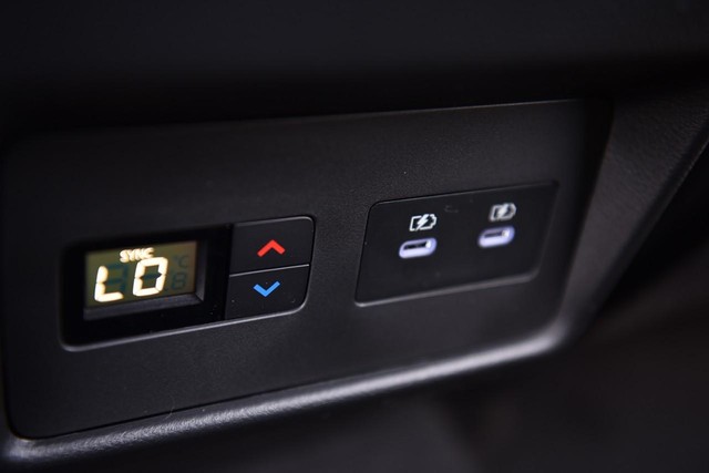 Nissan Rogue Vehicle Image 25