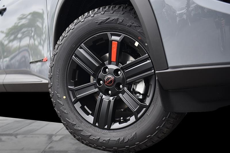 Nissan Rogue Vehicle Image 03