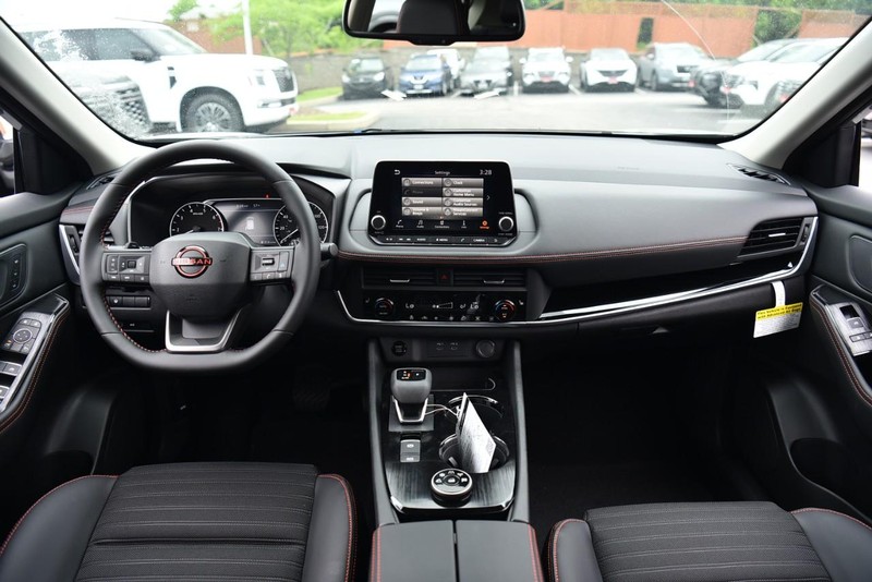 Nissan Rogue Vehicle Image 08