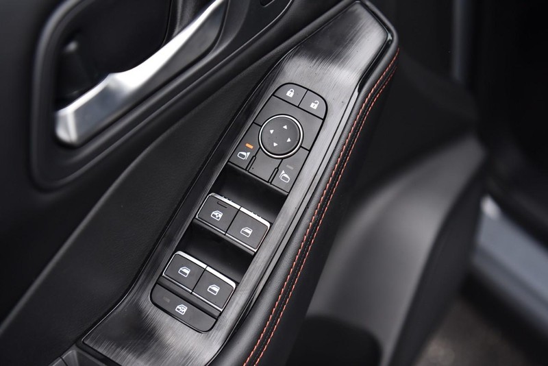 Nissan Rogue Vehicle Image 09