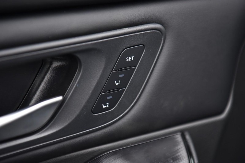 Nissan Rogue Vehicle Image 10