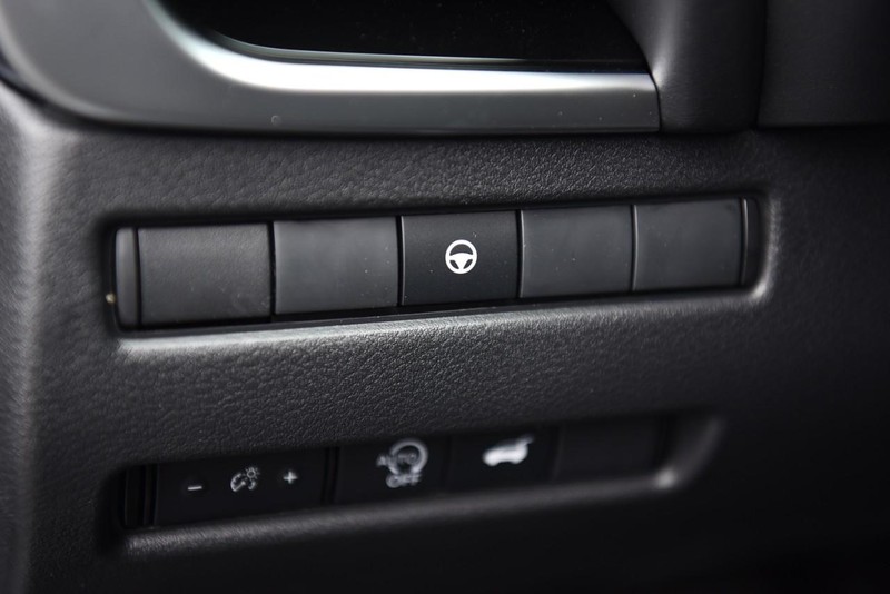 Nissan Rogue Vehicle Image 12