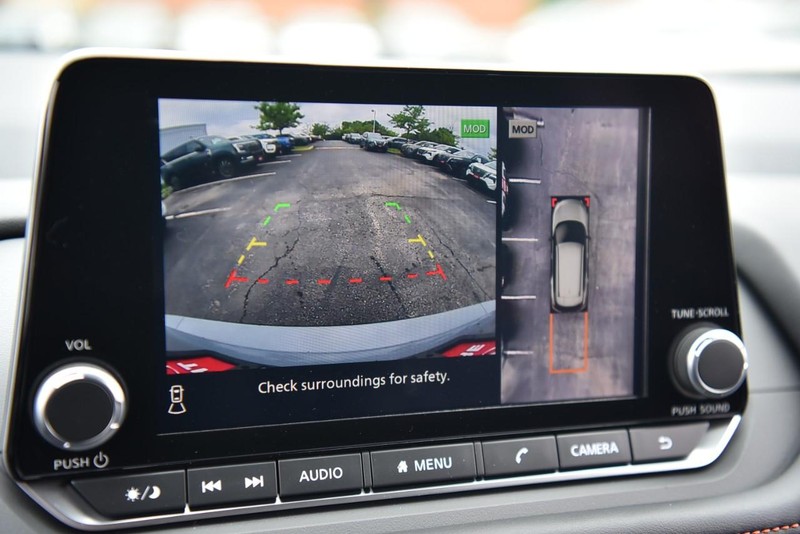 Nissan Rogue Vehicle Image 14