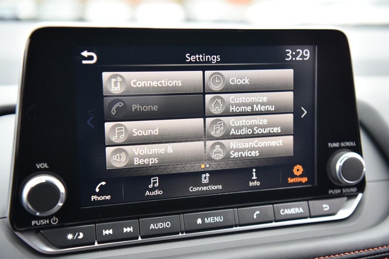 Nissan Rogue Vehicle Image 15