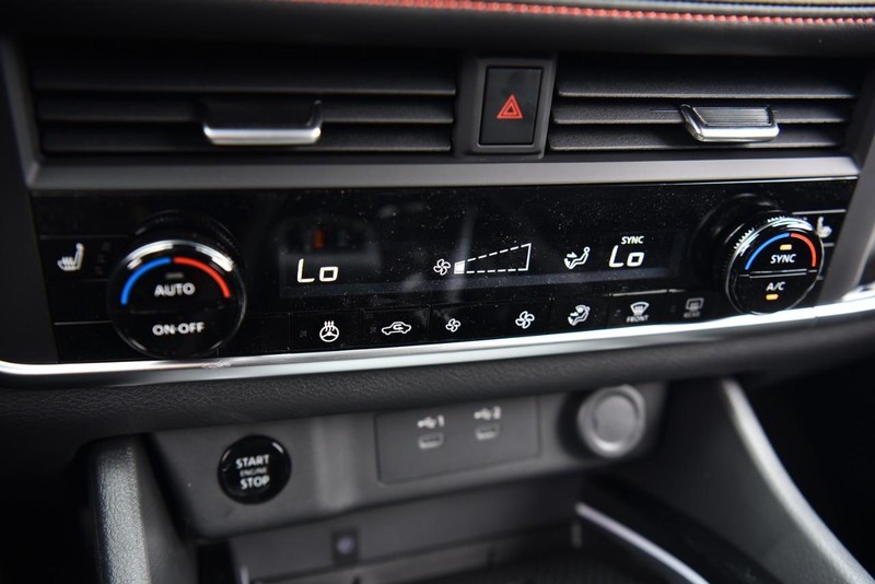 Nissan Rogue Vehicle Image 18