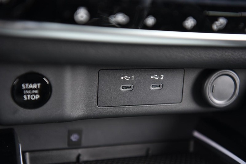 Nissan Rogue Vehicle Image 19
