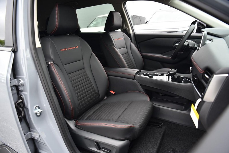 Nissan Rogue Vehicle Image 23