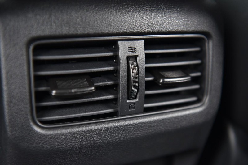 Nissan Rogue Vehicle Image 25