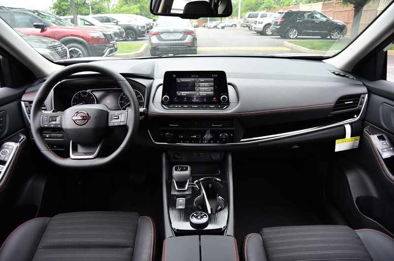 Nissan Rogue Vehicle Image 08