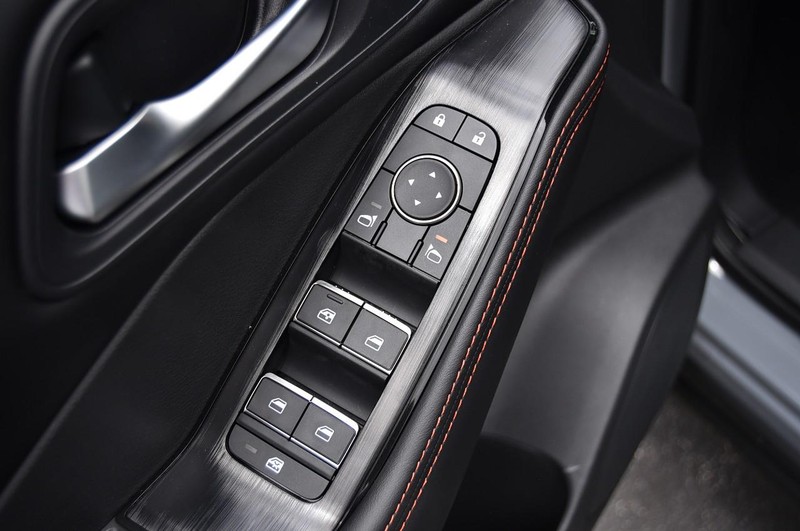 Nissan Rogue Vehicle Image 09