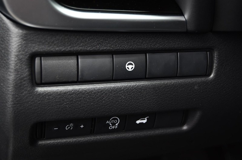 Nissan Rogue Vehicle Image 12