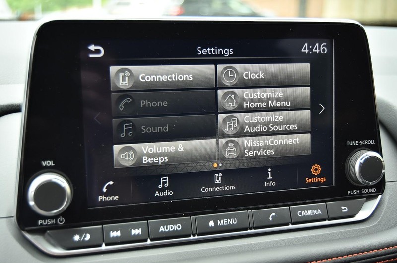 Nissan Rogue Vehicle Image 15