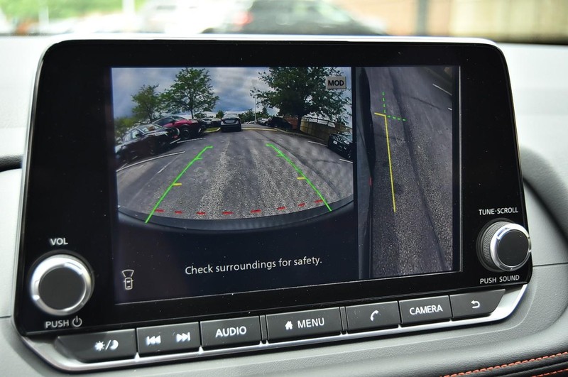 Nissan Rogue Vehicle Image 16