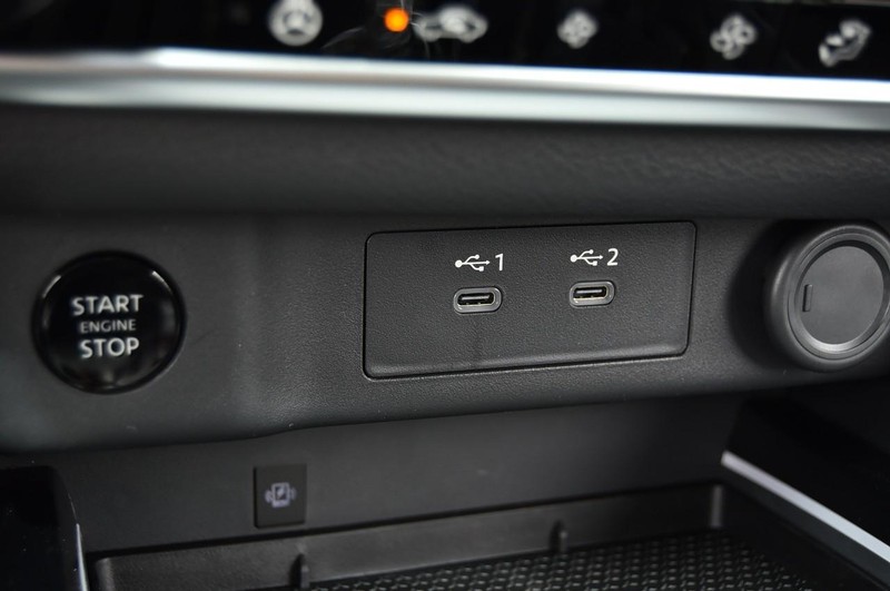 Nissan Rogue Vehicle Image 18