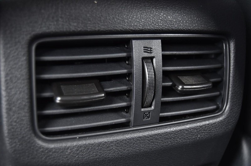 Nissan Rogue Vehicle Image 24