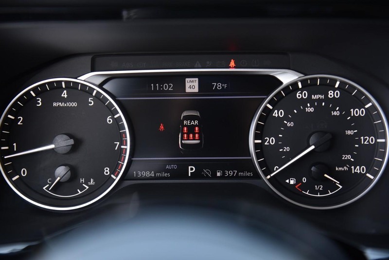 Nissan Pathfinder Vehicle Image 12