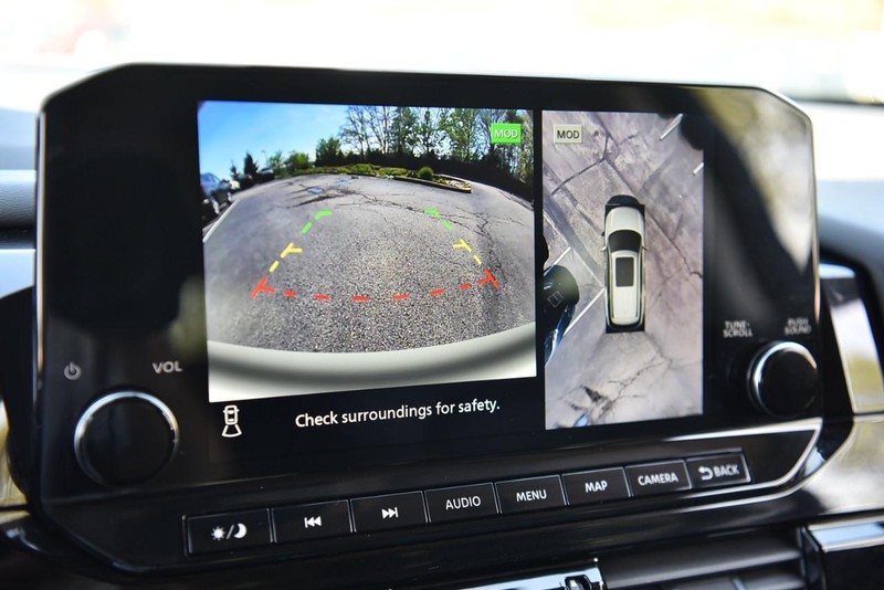 Nissan Pathfinder Vehicle Image 13
