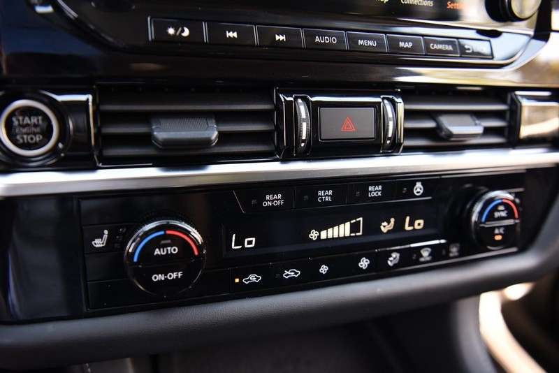 Nissan Pathfinder Vehicle Image 16