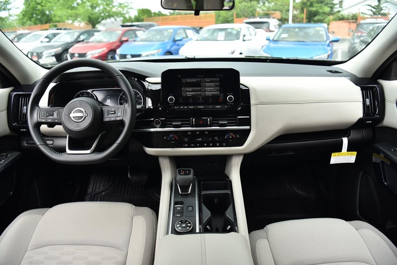 Nissan Pathfinder Vehicle Image 08