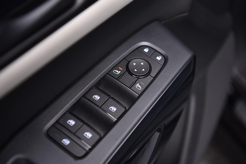 Nissan Pathfinder Vehicle Image 09