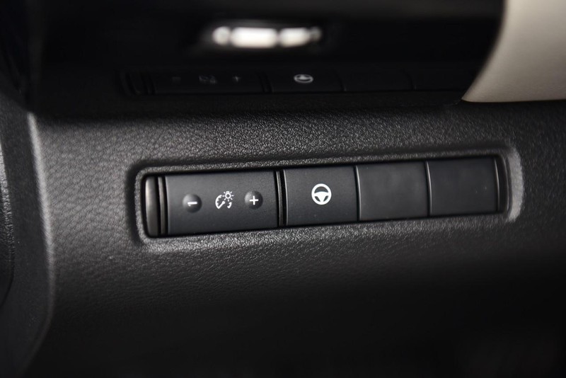 Nissan Pathfinder Vehicle Image 11