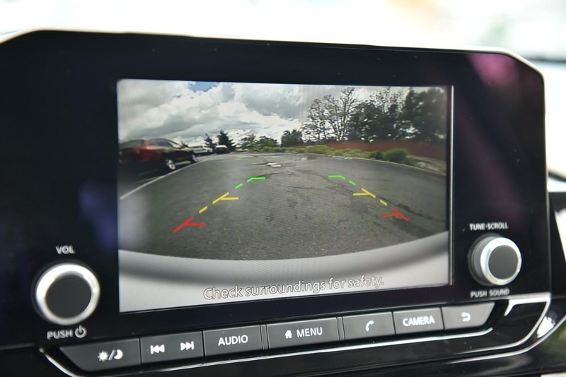 Nissan Pathfinder Vehicle Image 13