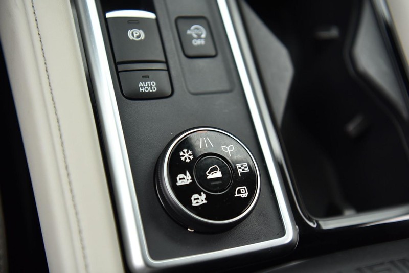 Nissan Pathfinder Vehicle Image 18