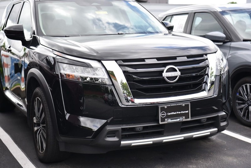 Nissan Pathfinder Vehicle Image 02