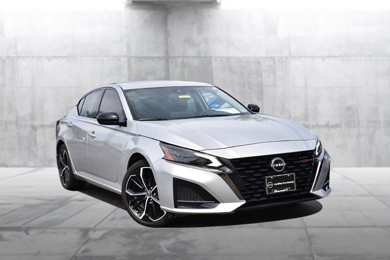 Nissan Altima Vehicle Image 02