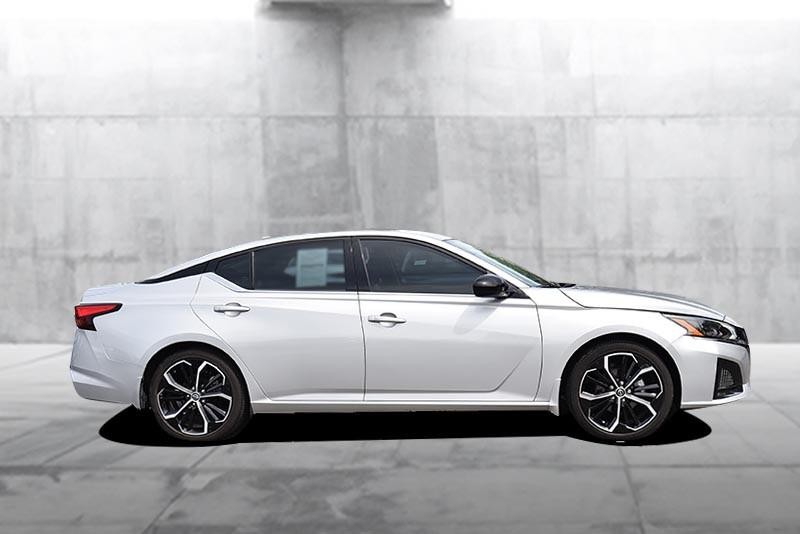 Nissan Altima Vehicle Image 05