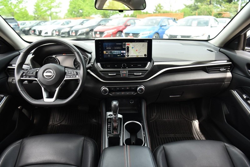 Nissan Altima Vehicle Image 08