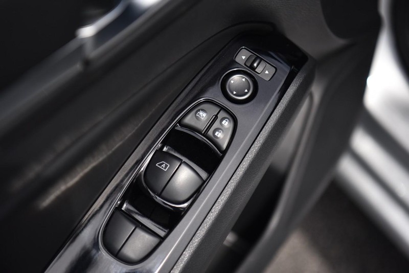 Nissan Altima Vehicle Image 09