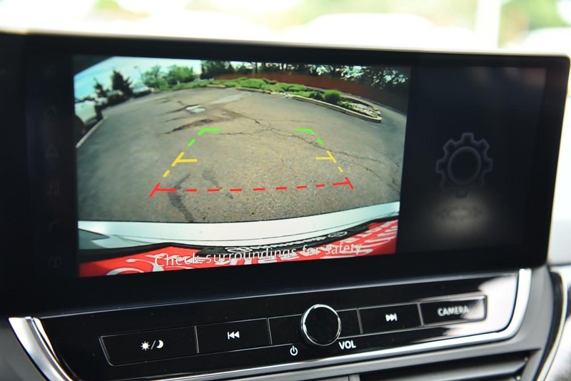Nissan Altima Vehicle Image 13