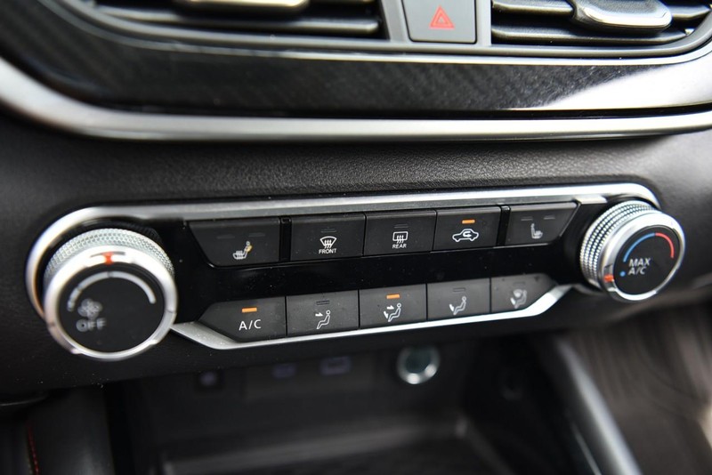 Nissan Altima Vehicle Image 15