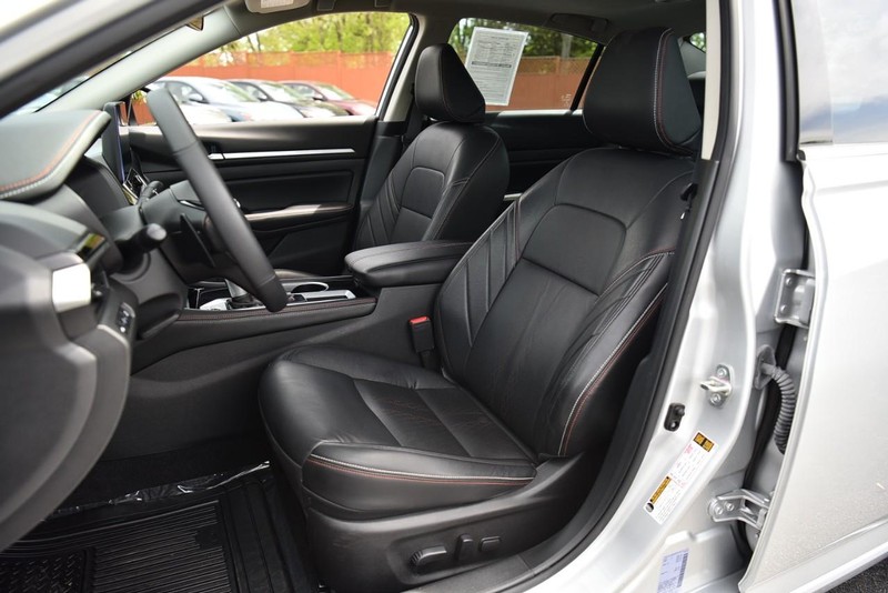 Nissan Altima Vehicle Image 19